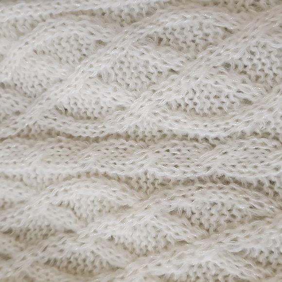 Scarf (New) - Picture 4 of 6